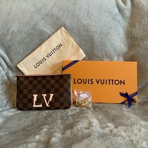 Authentic Louis Vuitton Double Zip Pochette